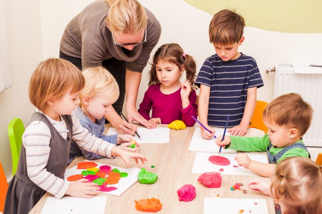 art classes ielts task 2 essay